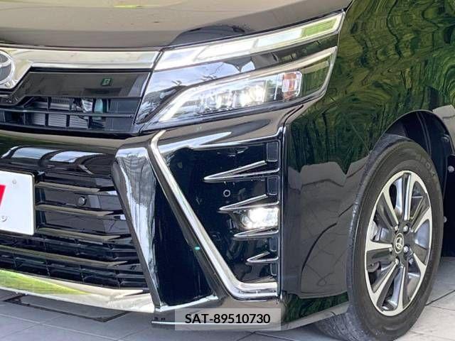 Toyota VOXY 2021-04 332569-11