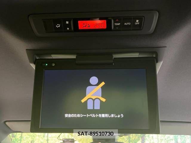 Toyota VOXY 2021-04 332569-3