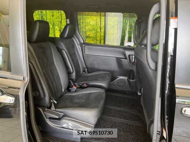 Toyota VOXY 2021-04 332569-8