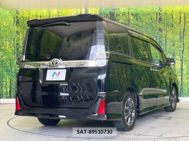 Toyota VOXY 2021-04 332569-17
