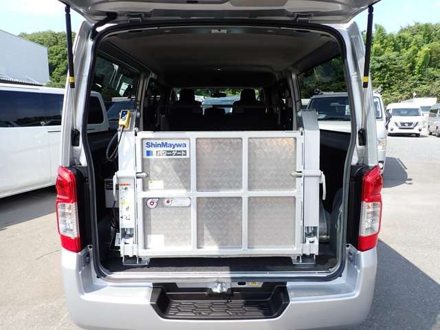 Nissan NV350 Caravan 2017-12 22230-1