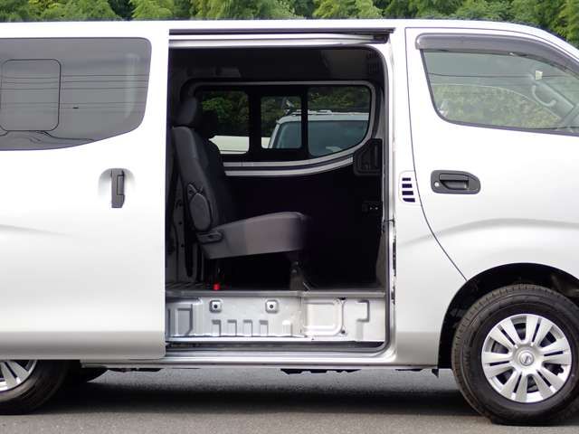 Nissan NV350 Caravan 2017-12 22230-7