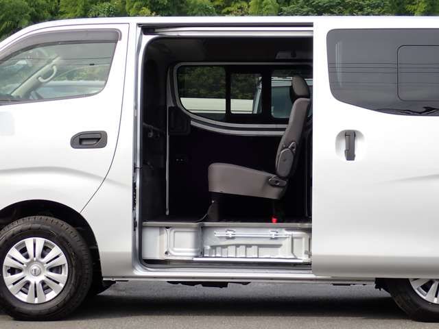 Nissan NV350 Caravan 2017-12 22230-6