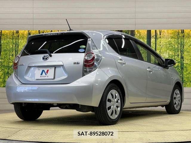 Toyota AQUA 2013-11 250291-17