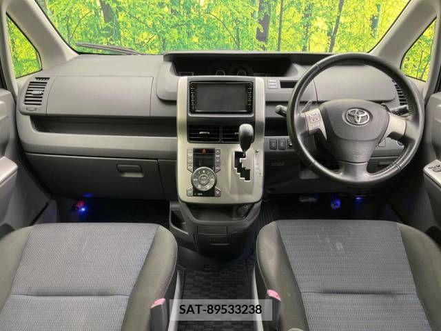 Toyota VOXY 2009-12 247929-1