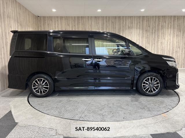 Toyota VOXY 2015-12 290048-3