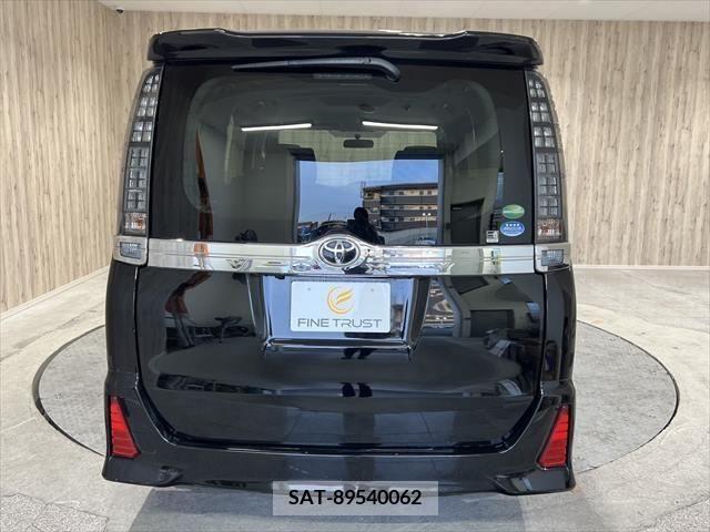 Toyota VOXY 2015-12 290048-5