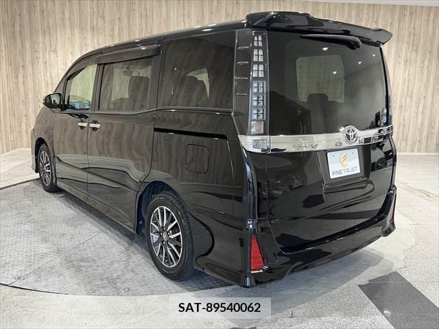 Toyota VOXY 2015-12 290048-6
