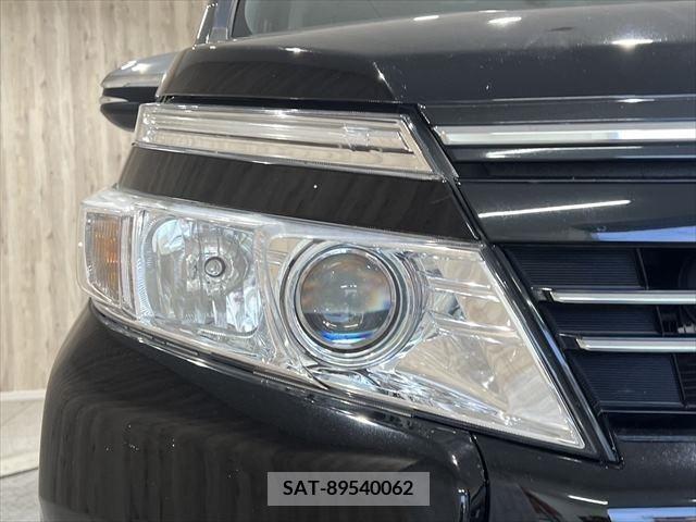 Toyota VOXY 2015-12 290048-8