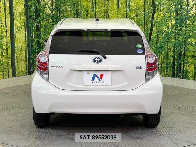 Toyota AQUA 2012-09 260914-15