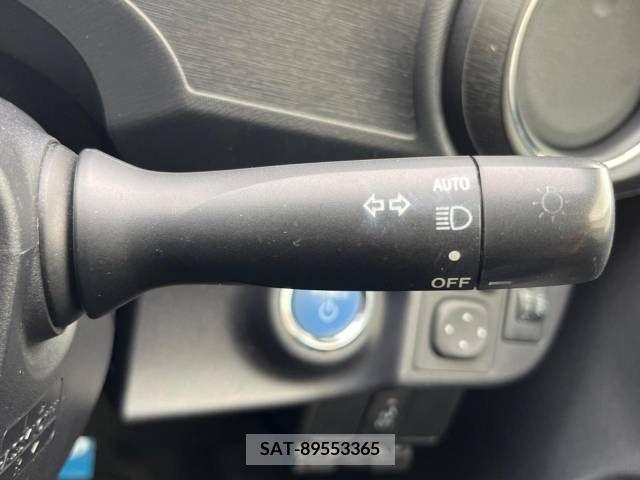 Toyota AQUA 2014-04 386553-7