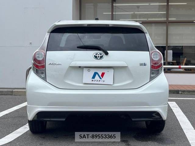 Toyota AQUA 2014-04 386553-15
