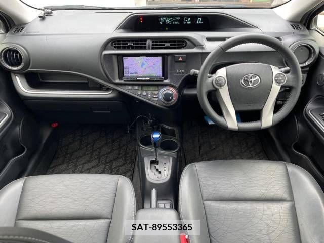 Toyota AQUA 2014-04 386553-1