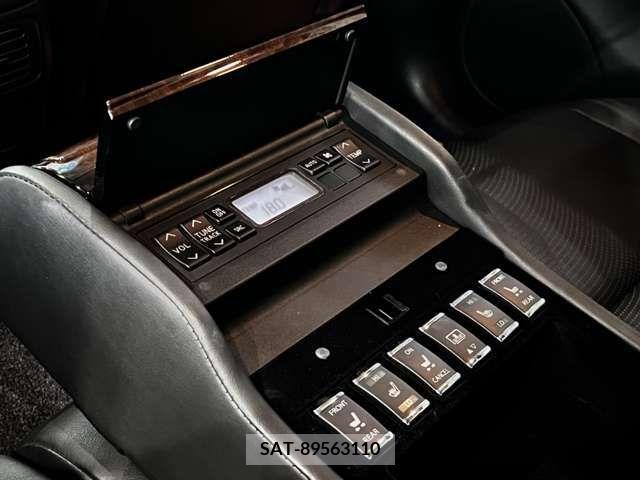 Nissan FUGA 2013-08 271108-5