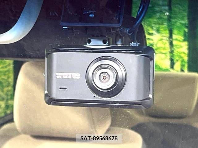 Honda N BOX 2019-05 339819-7