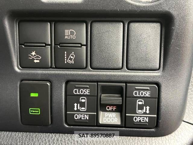 Toyota VOXY 2018-11 321589-6