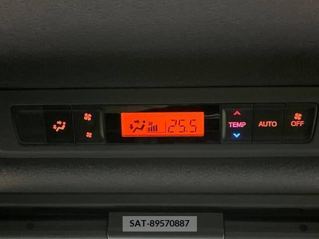 Toyota VOXY 2018-11 321589-5