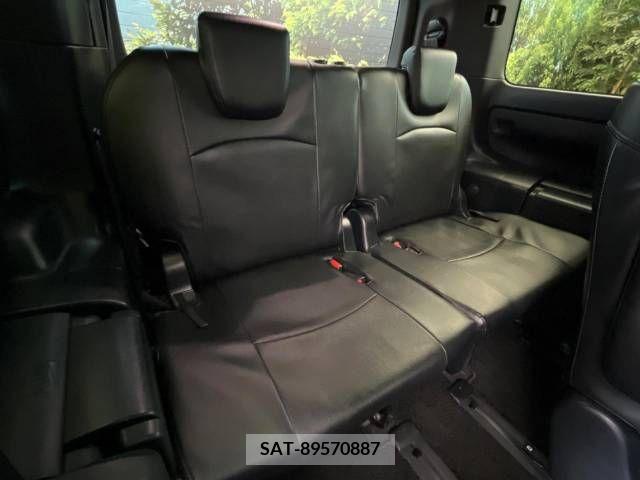 Toyota VOXY 2018-11 321589-9