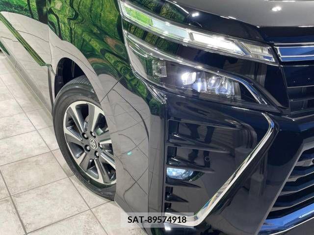 Toyota VOXY 2019-07 348064-11