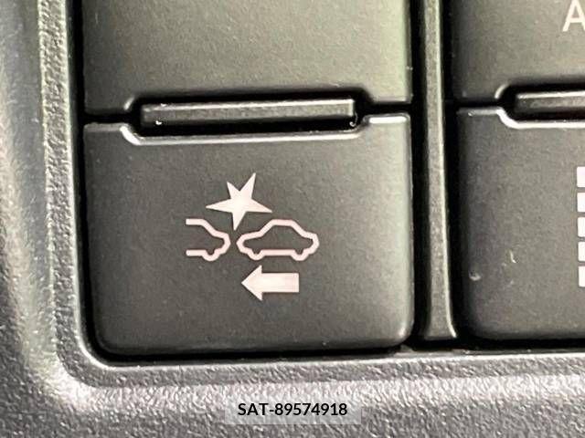 Toyota VOXY 2019-07 348064-4