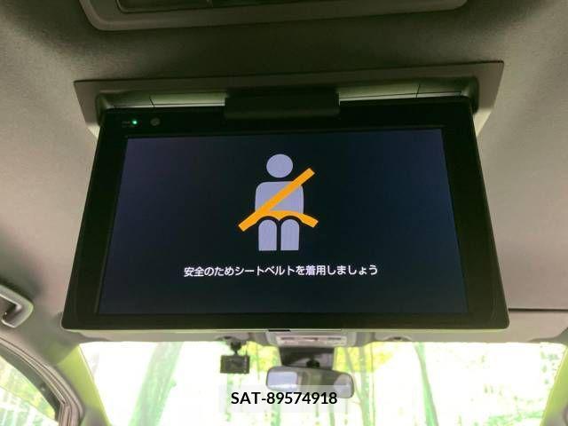 Toyota VOXY 2019-07 348064-2