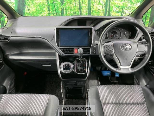 Toyota VOXY 2019-07 348064-1