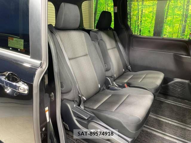 Toyota VOXY 2019-07 348064-7