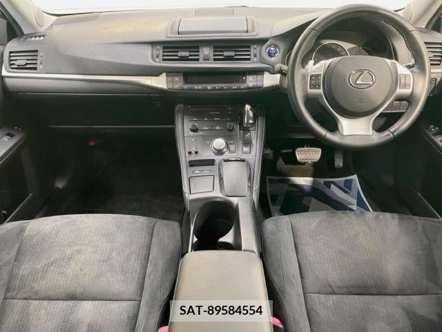 Lexus CT 2011-09 353900-1