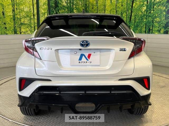 Toyota C-HR 2017-11 294906-15