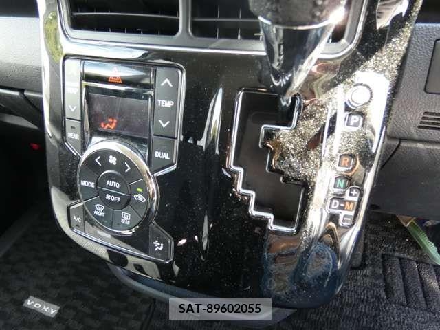 Toyota VOXY 2010-08 251966-14