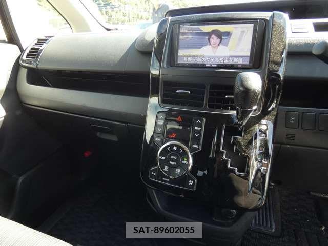 Toyota VOXY 2010-08 251966-13
