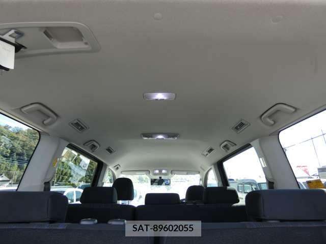 Toyota VOXY 2010-08 251966-9
