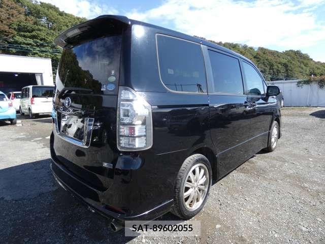 Toyota VOXY 2010-08 251966-5