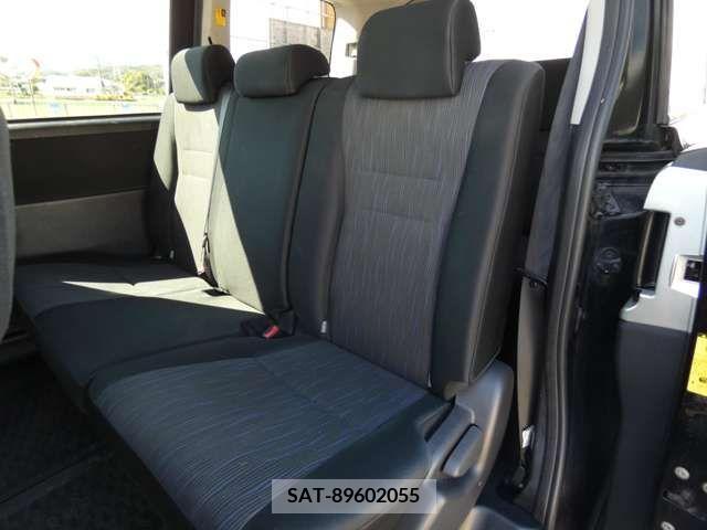 Toyota VOXY 2010-08 251966-7