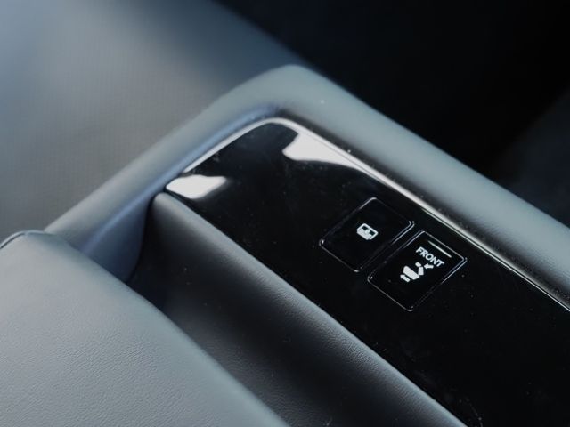 Lexus LS 2020-11 187263-14