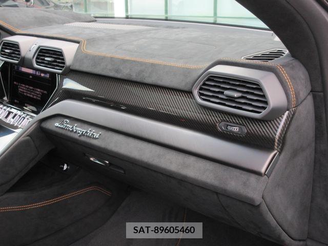 Lamborghini URUS 2024-02 321311-18