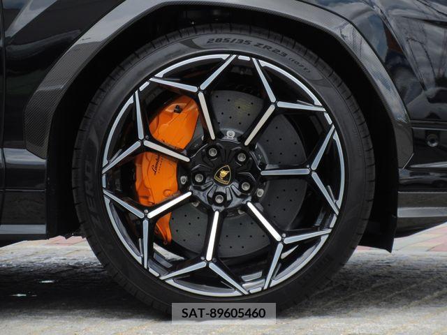 Lamborghini URUS 2024-02 321311-6
