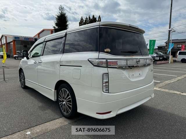 Nissan ELGRAND 2018-10 373539-2