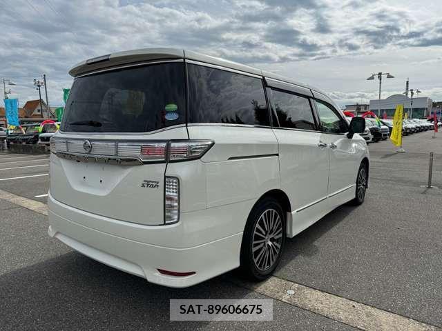 Nissan ELGRAND 2018-10 373539-6