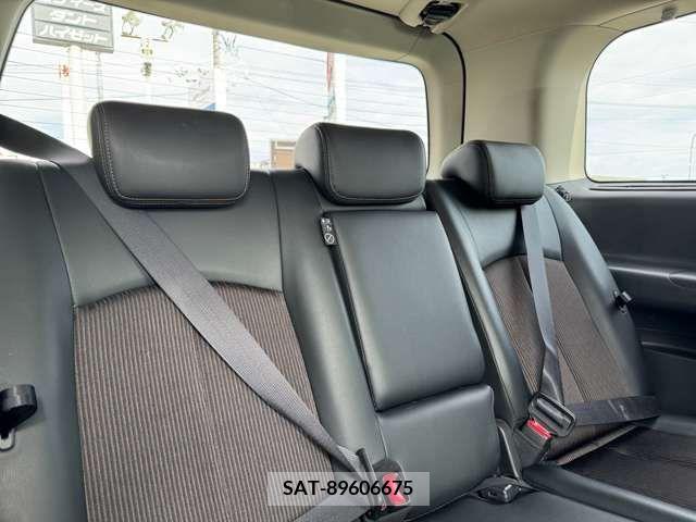Nissan ELGRAND 2018-10 373539-15