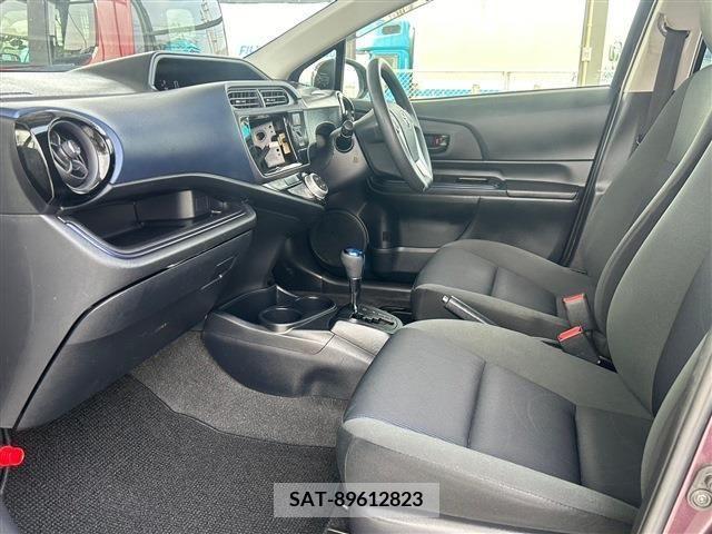 Toyota AQUA 2015-02 217958-2