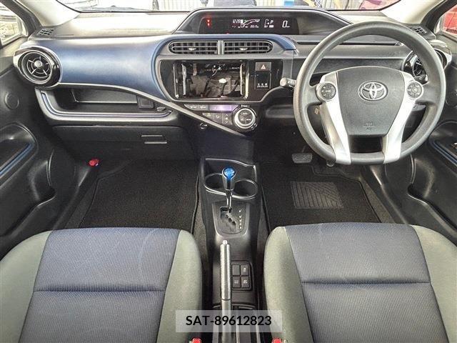 Toyota AQUA 2015-02 217958-1