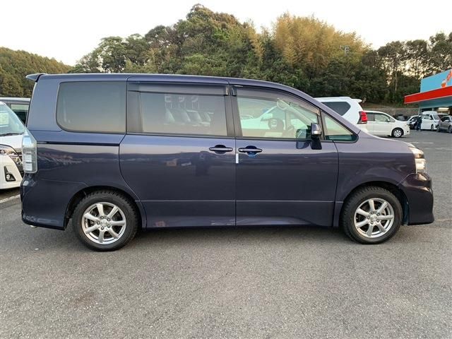 Toyota VOXY 2013-06 188393-13