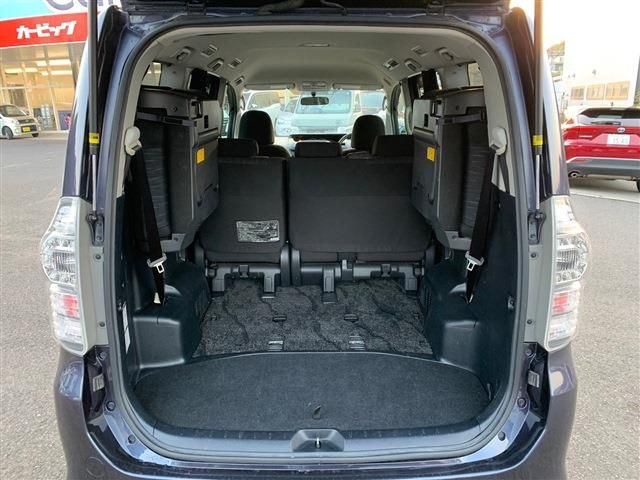 Toyota VOXY 2013-06 188393-6