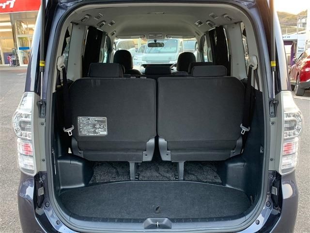 Toyota VOXY 2013-06 188393-5
