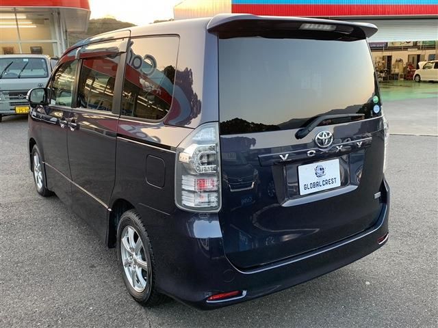 Toyota VOXY 2013-06 188393-10