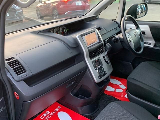 Toyota VOXY 2013-06 188393-19