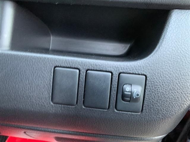 Toyota VOXY 2013-06 188393-18