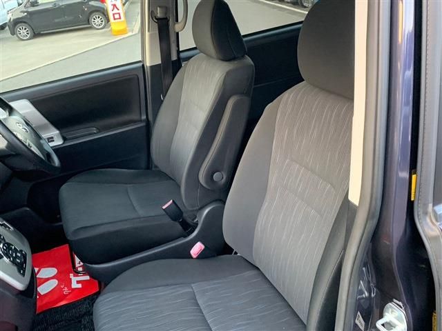Toyota VOXY 2013-06 188393-2