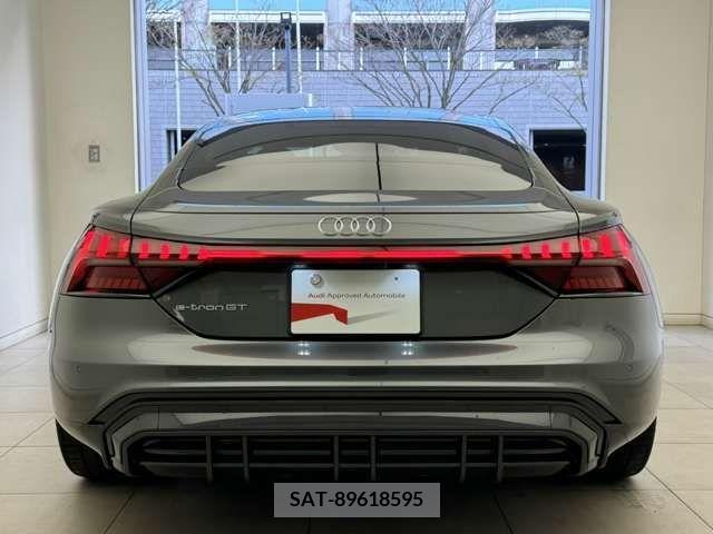 Audi E-TRON 2023-10 317951-3